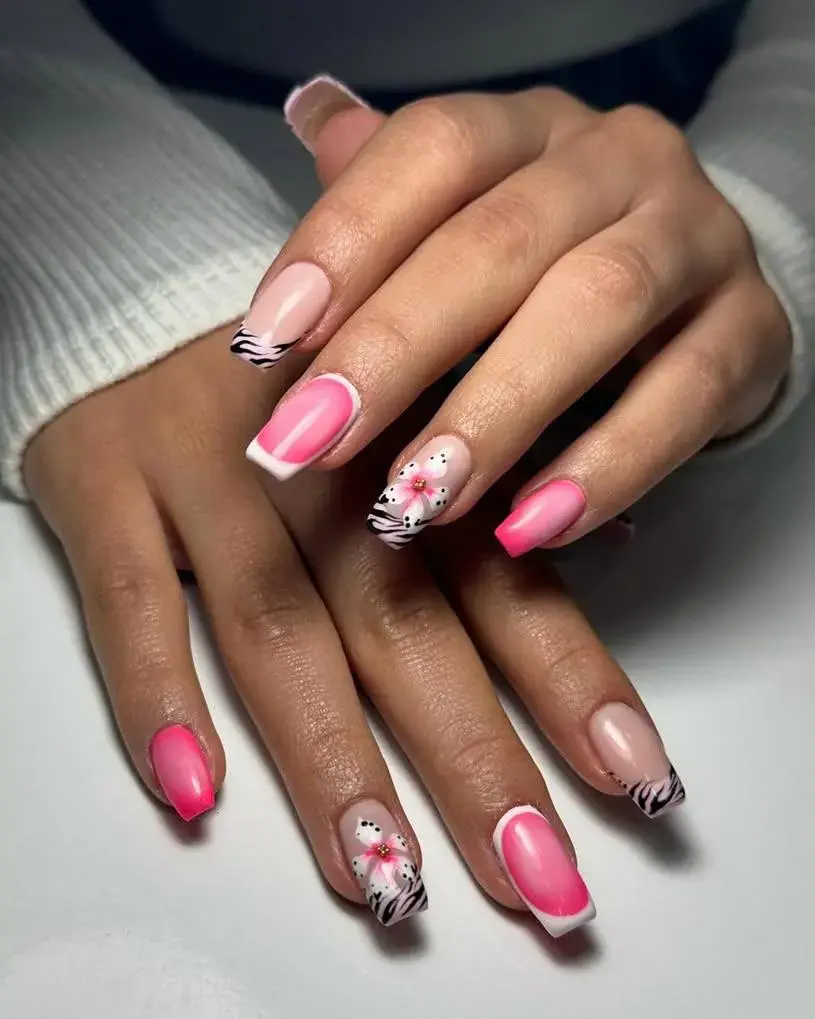 Pembe French uçlar, zebra çizgileri ve çiçek detayları